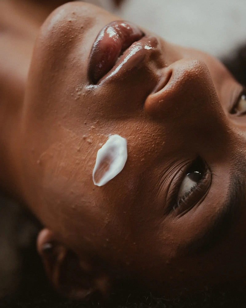 Pele negra oleosa e com acne: como controlar sem ressecar